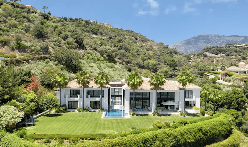 A picture of a luxury villa based in lush tropical forest in Marbella